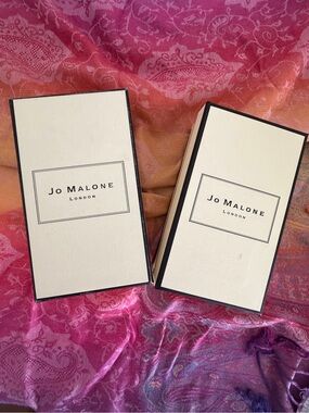 Jo Malone Cream & Black Signature Gift Boxes
2 pristine Jo Malone empty boxes